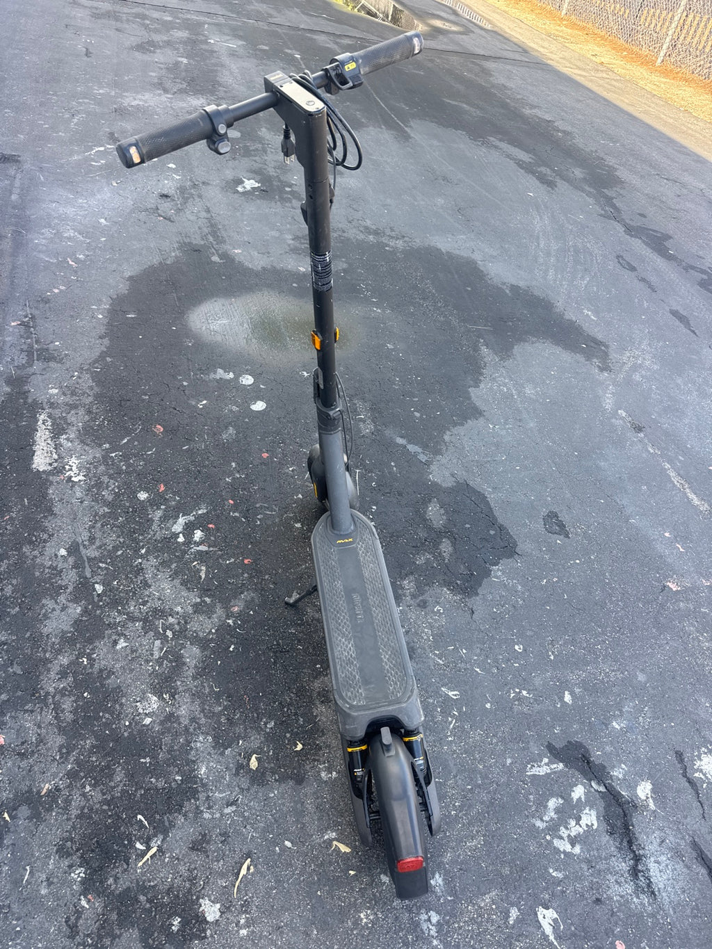 Segway Ninebot Max G2 Electric Scooter - 43 Mile Range, 22 MPH, Apple Find My - Black