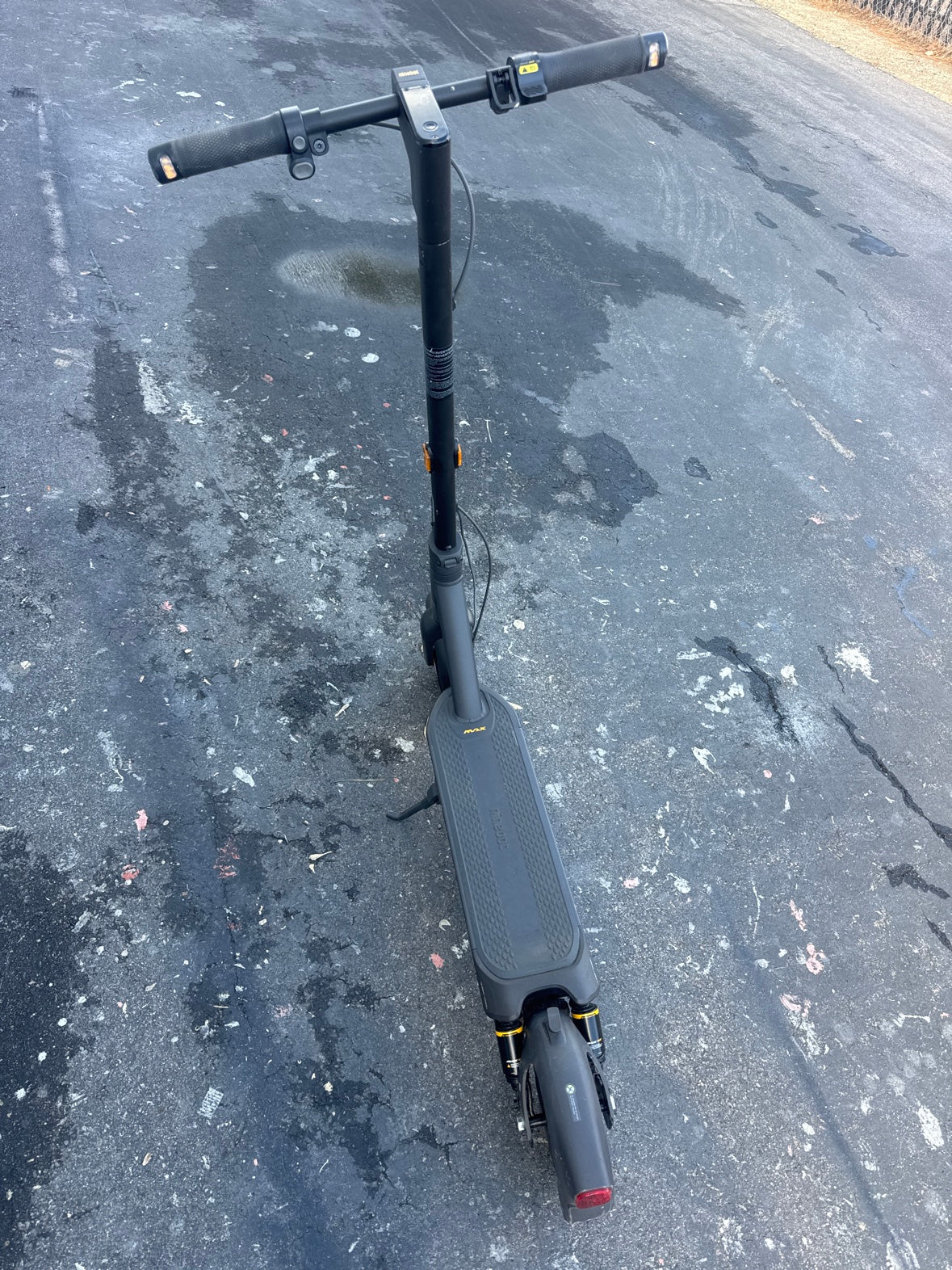 Segway Ninebot Max G2 Electric Scooter - 43 Mile Range, 22 MPH, Apple Find My - Black