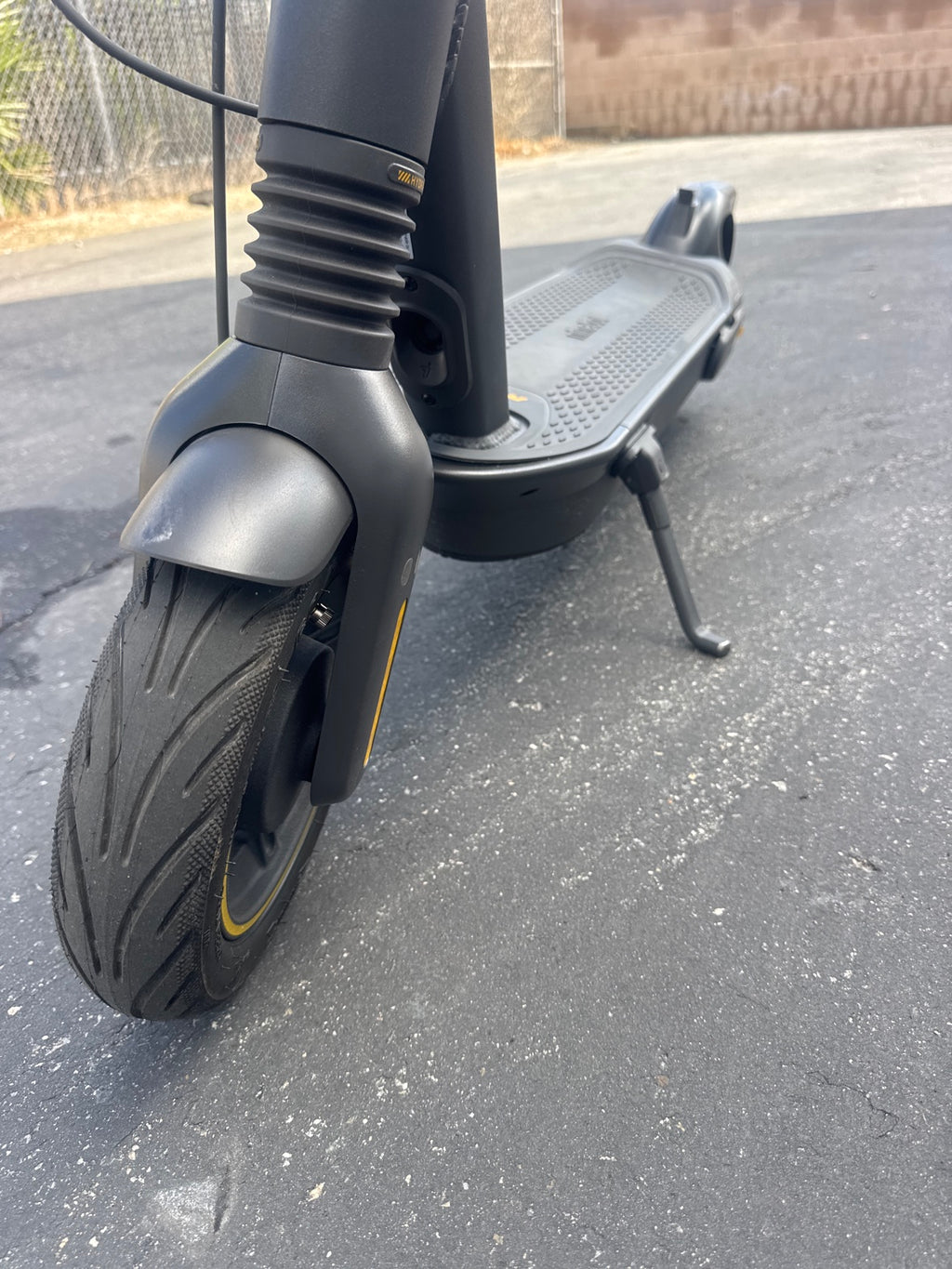 Segway Ninebot Max G2 Electric Scooter - 43 Mile Range, 22 MPH, Apple Find My - Black