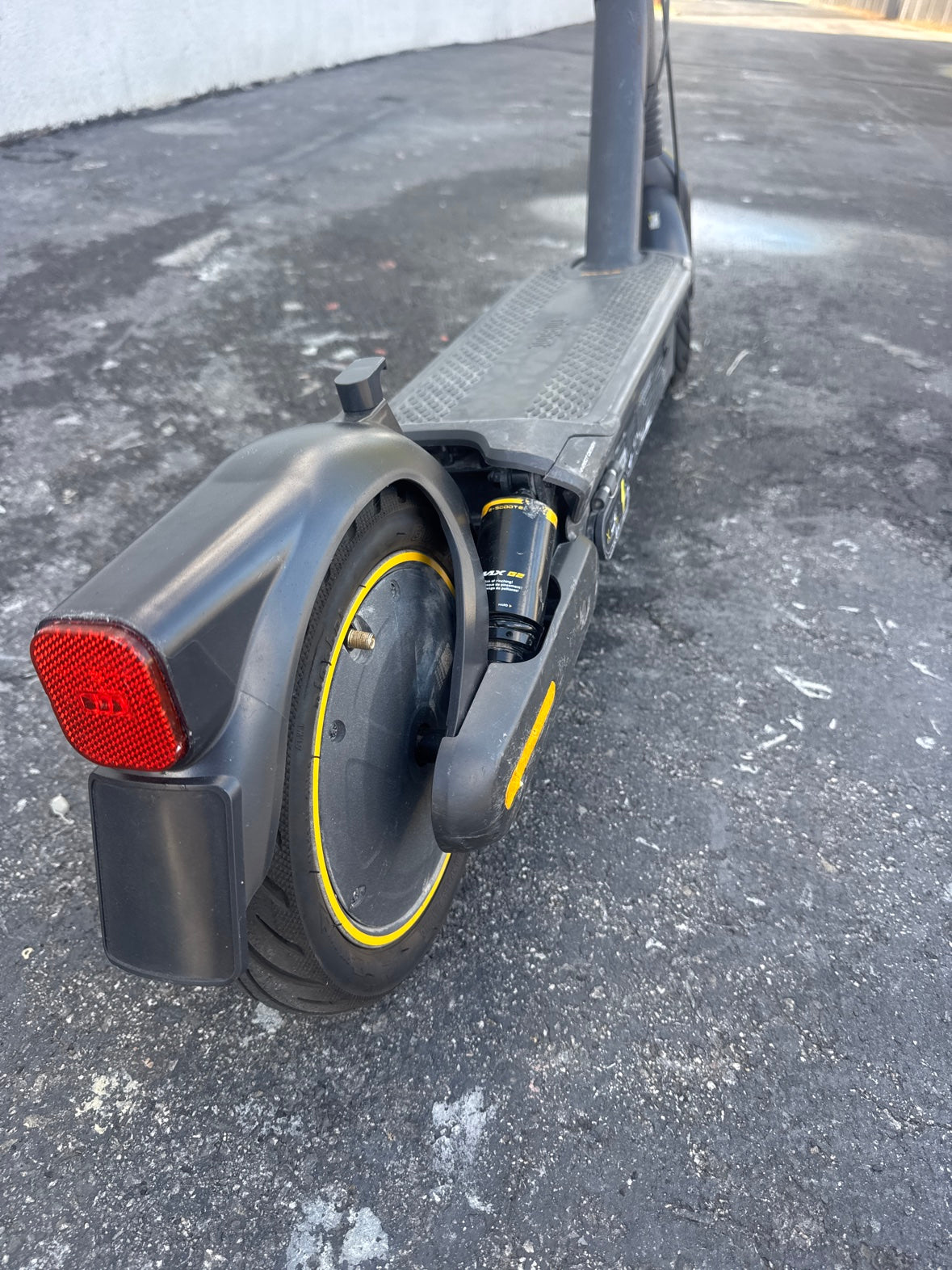 Segway Ninebot Max G2 Electric Scooter - 43 Mile Range, 22 MPH, Apple Find My - Black