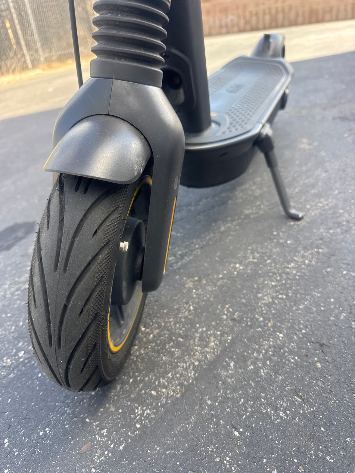 Segway Ninebot Max G2 Electric Scooter - 43 Mile Range, 22 MPH, Apple Find My - Black