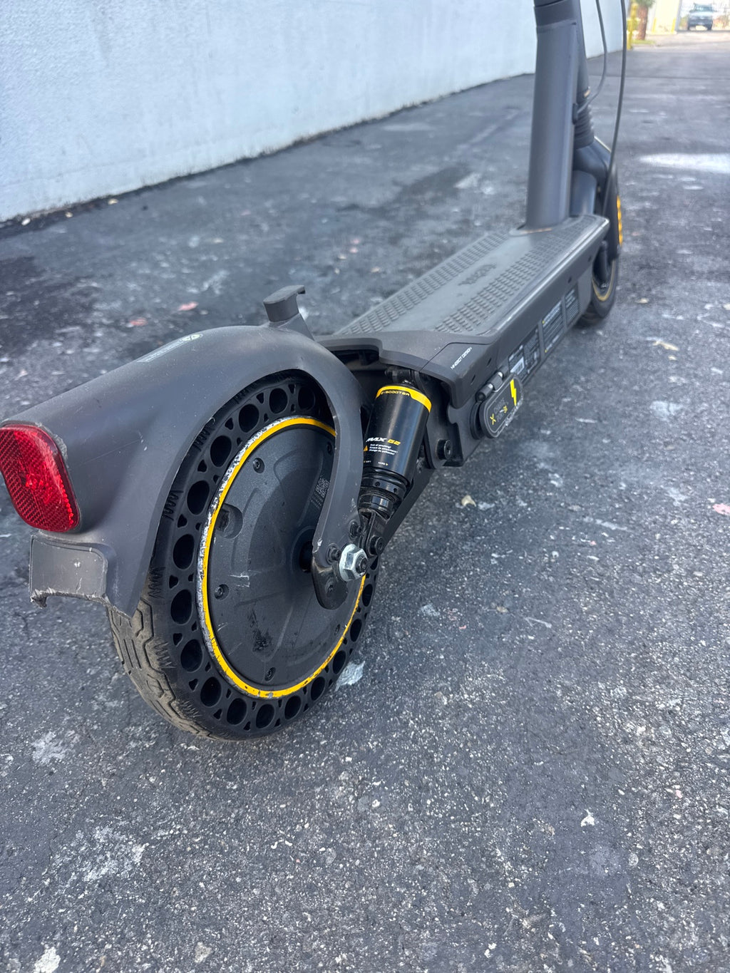 Segway Ninebot Max G2 Electric Scooter - 43 Mile Range, 22 MPH, Apple Find My - Black
