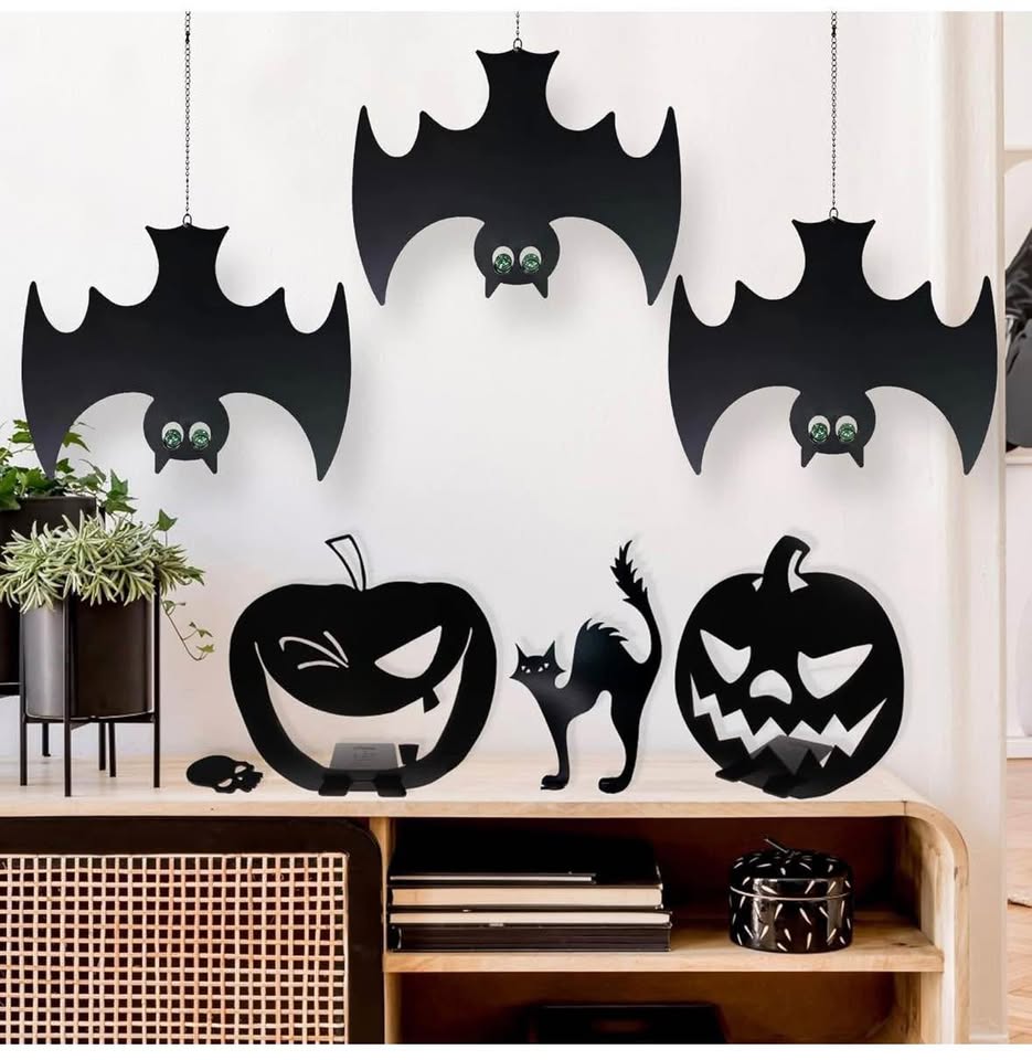 Manortang Hanging Bats Halloween Décor 3pcs with Glowing Eyes
