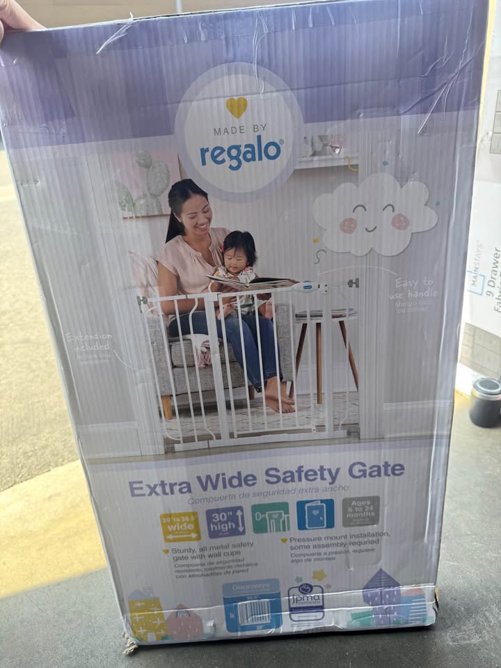 Regalo Extra Wide Walk-Through Baby Gate with Door