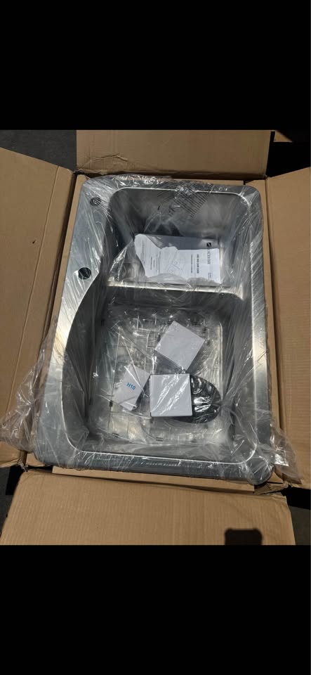 Glacier Bay Bratten 33 in. 60/40 Double Bowl Stainless Steel Kitchen Sink
