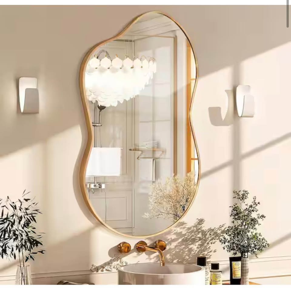 Hochwertiges Gold Asymmetrical Wall Mirror 36x24