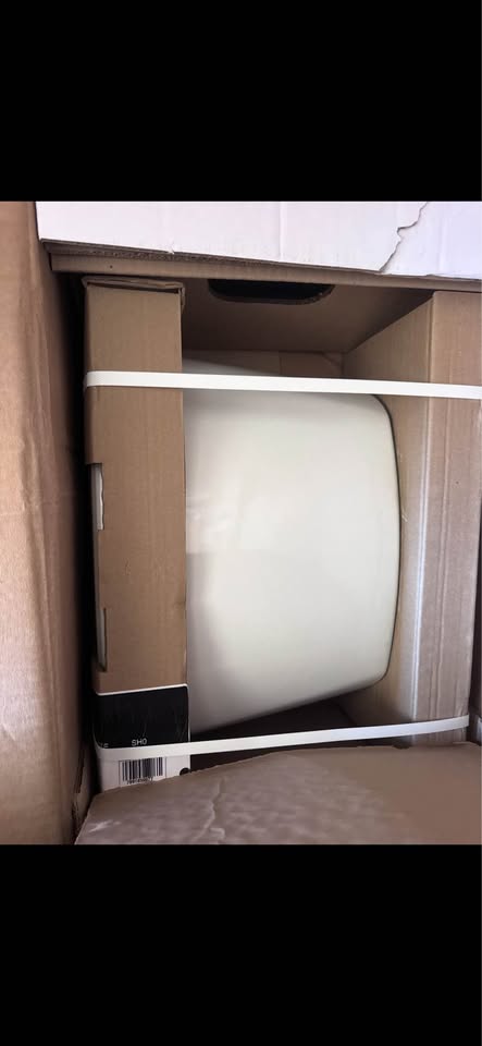 American Standard Cadet Round Toilet 1.28 GPF w/ Slow Close Seat – White
