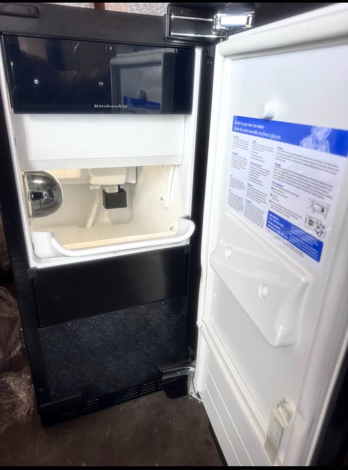 KitchenAid - 15" 22.8-Lb. Freestanding Icemaker - Stainless Steel