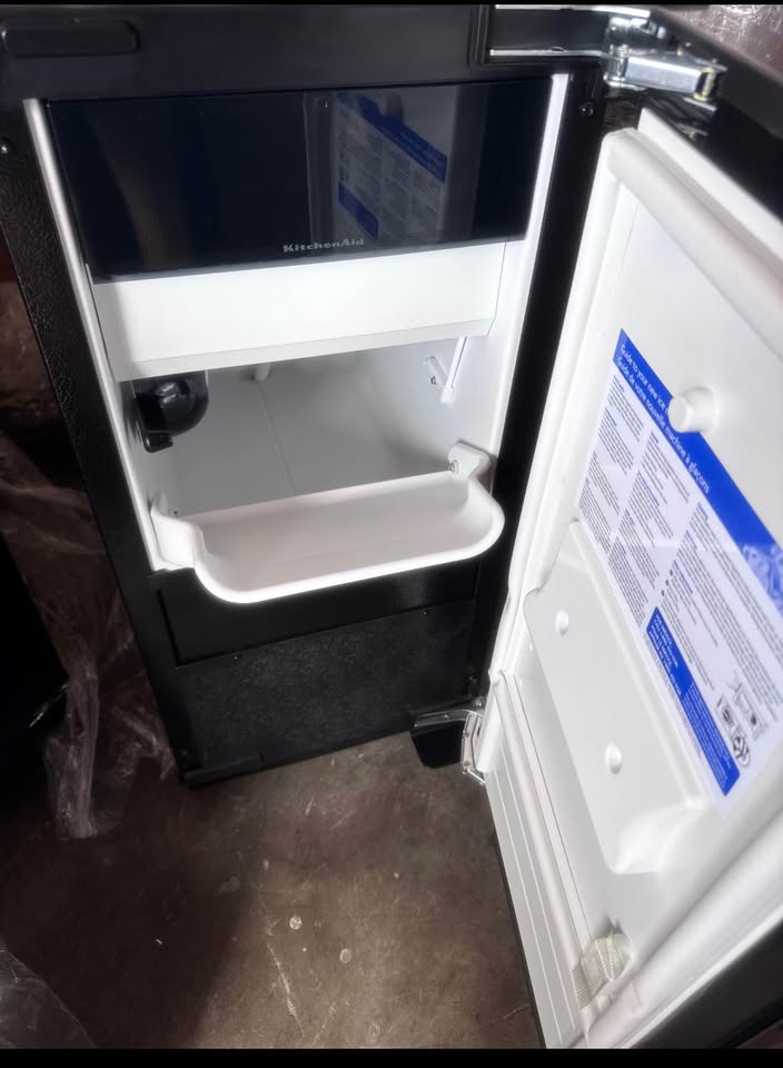 KitchenAid - 15" 22.8-Lb. Freestanding Icemaker - Stainless Steel
