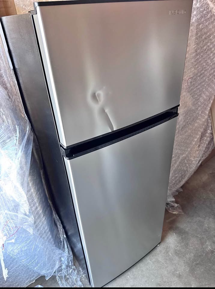 Insignia 7.2 Cu. Ft. Mini Fridge w/ Top Freezer – Stainless Steel Look