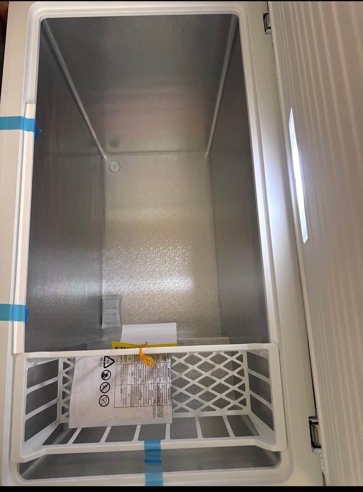 Insignia™ - 10.4 Cu. Ft. Garage-Ready Chest Freezer - White