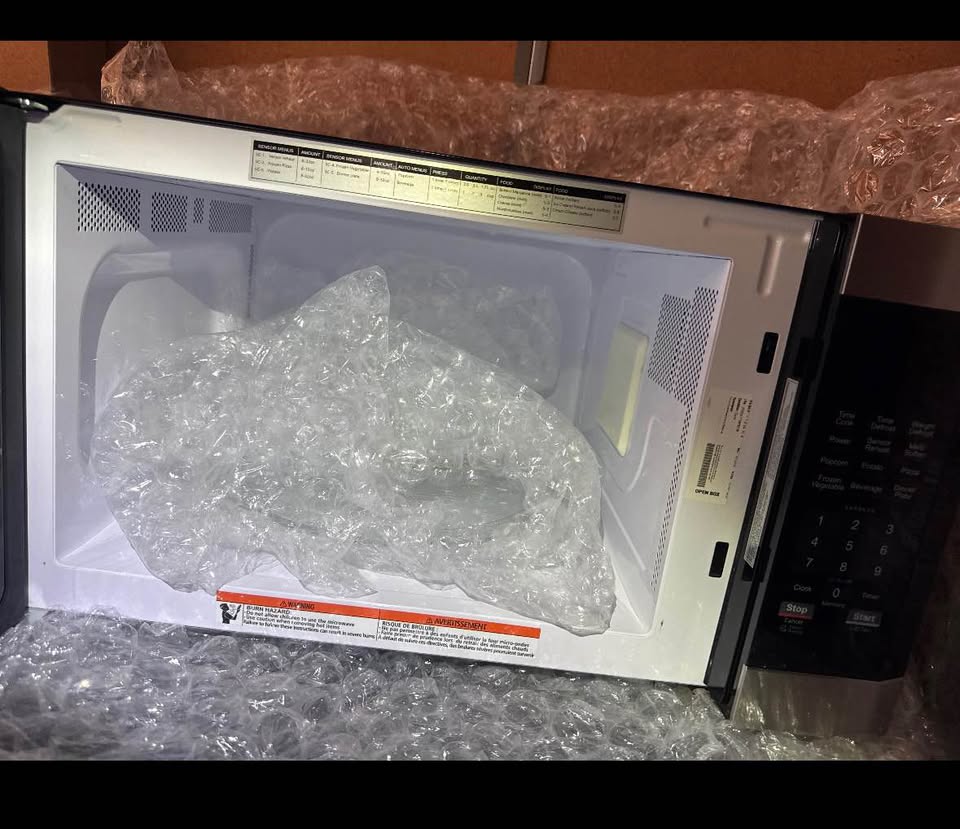 Insignia 1.6 Cu. Ft. Countertop Microwave with Inverter Technology – Stainless Steel