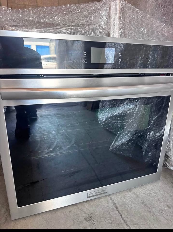 Frigidaire Gallery GCWS3067AF 30” Stainless Steel Electric Wall Oven with Total Convection