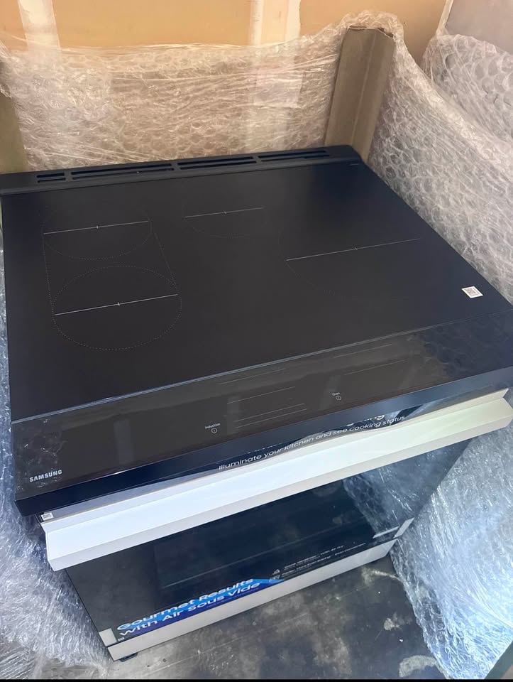 Samsung Bespoke 6.3 cu. ft. Slide-In Induction Range – Air Fry & Wi-Fi