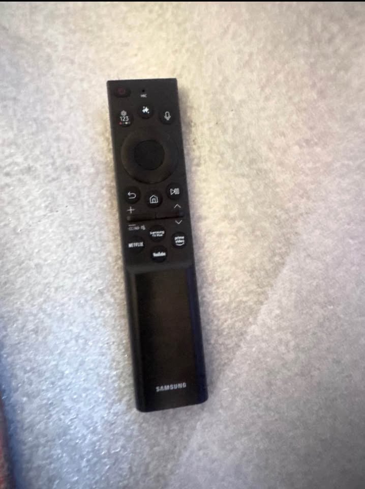 Samsung 98” Crystal UHD Smart TV UN98DU9000FXZA