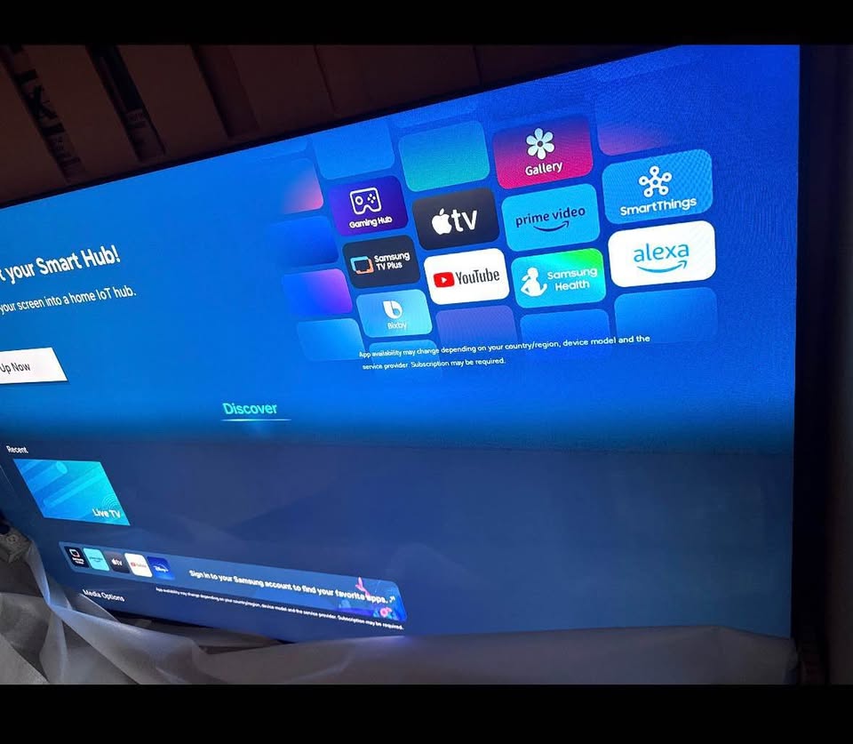 Samsung 98” Crystal UHD Smart TV UN98DU9000FXZA