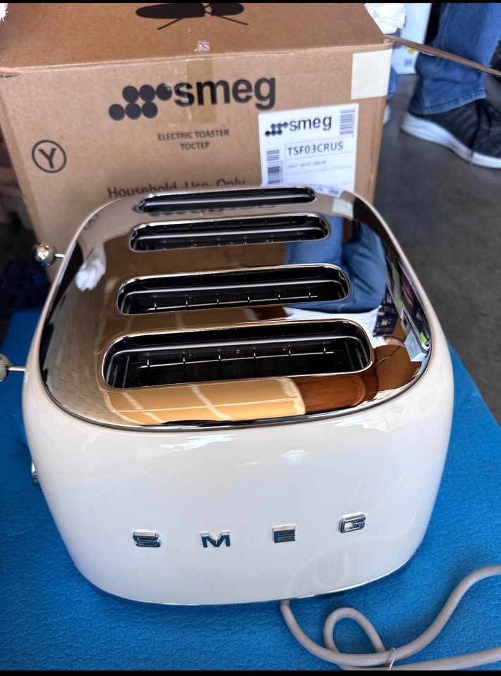 Smeg 4-Slice Toaster - Retro-Style Cream