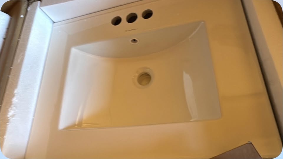 Swiss Madison 24" Ceramic Vanity Top, 3-Hole, Glossy White