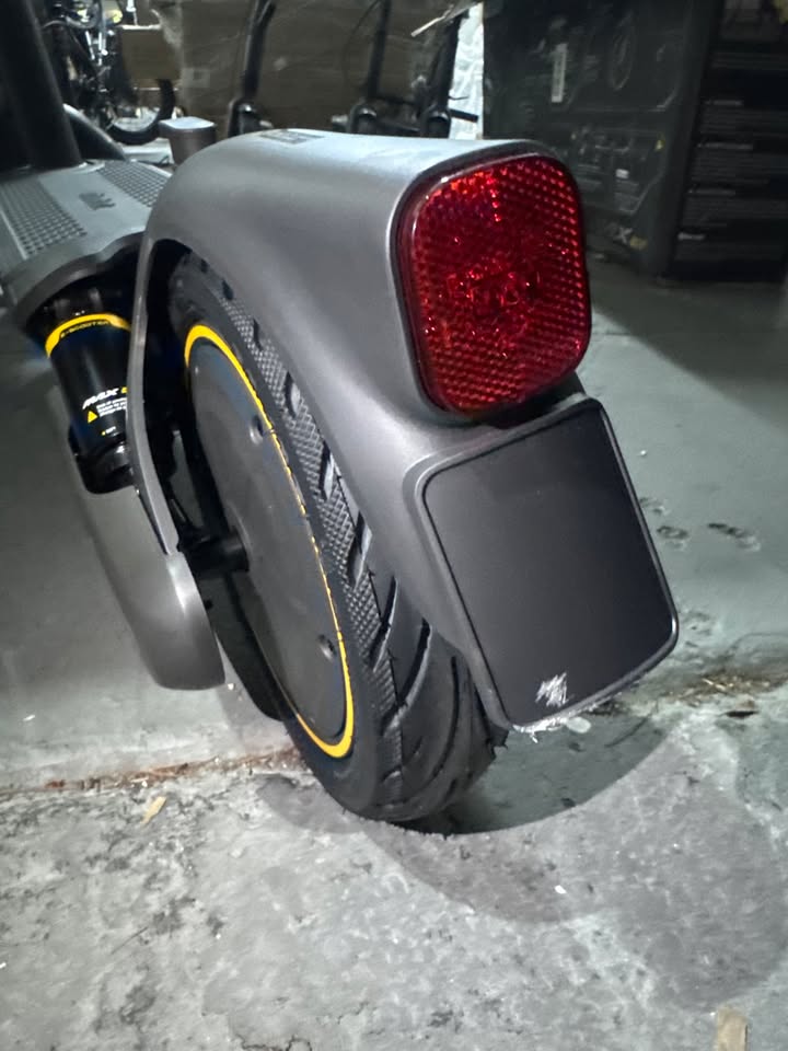 Segway Ninebot Max G2 Electric Scooter - 43 Mile Range, 22 MPH, Apple Find My - Black