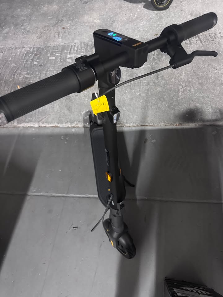 Segway Ninebot Max G2 Electric Scooter - 43 Mile Range, 22 MPH, Apple Find My - Black