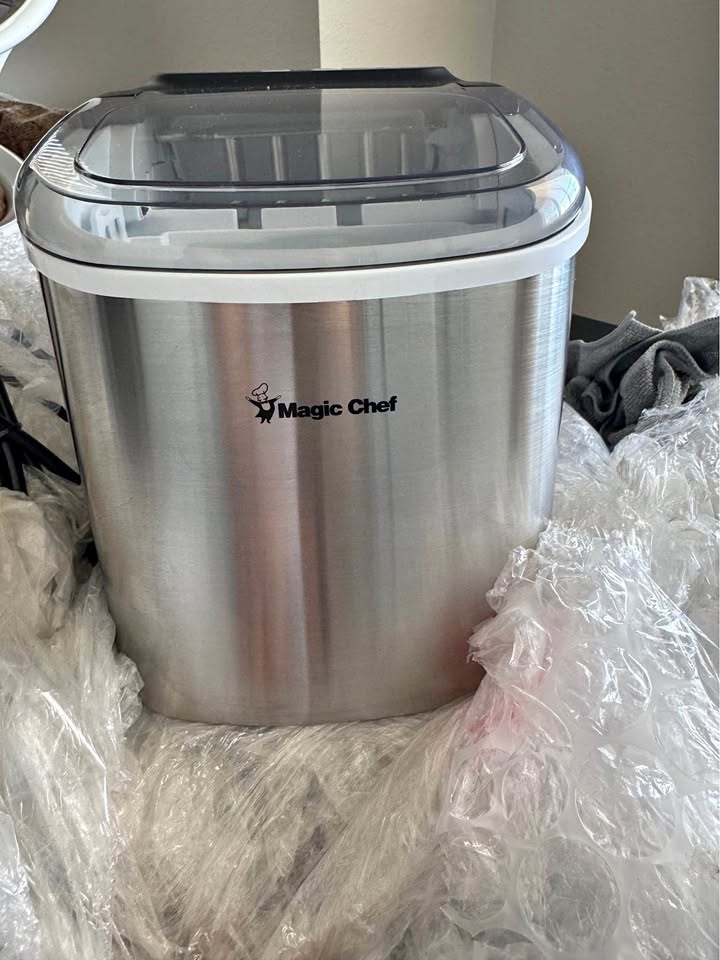 Magic Chef 27 lbs. Bullet Ice Countertop Ice Maker in Stainless Steel